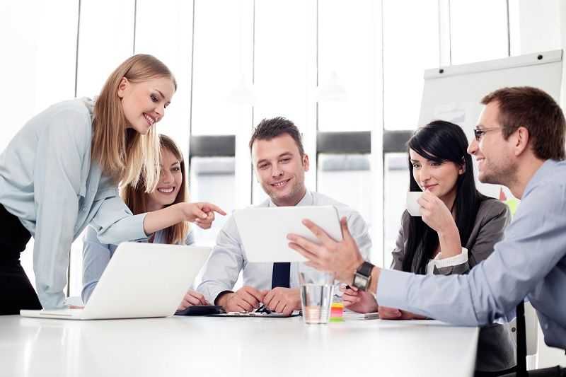 12 Cara Karyawan Membangun Relasi Positif dengan Semua Kolega
