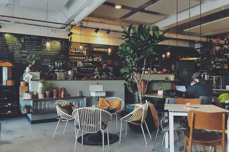 12+ Tips Menghadirkan Suasana Coffee Shop yang Nyaman dan Estetik