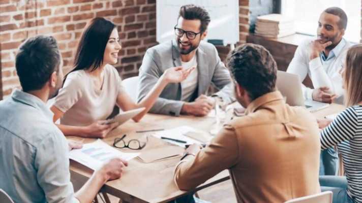 Tips Komunikasi Efektif Bagi Karyawan dengan Atasan Langsung