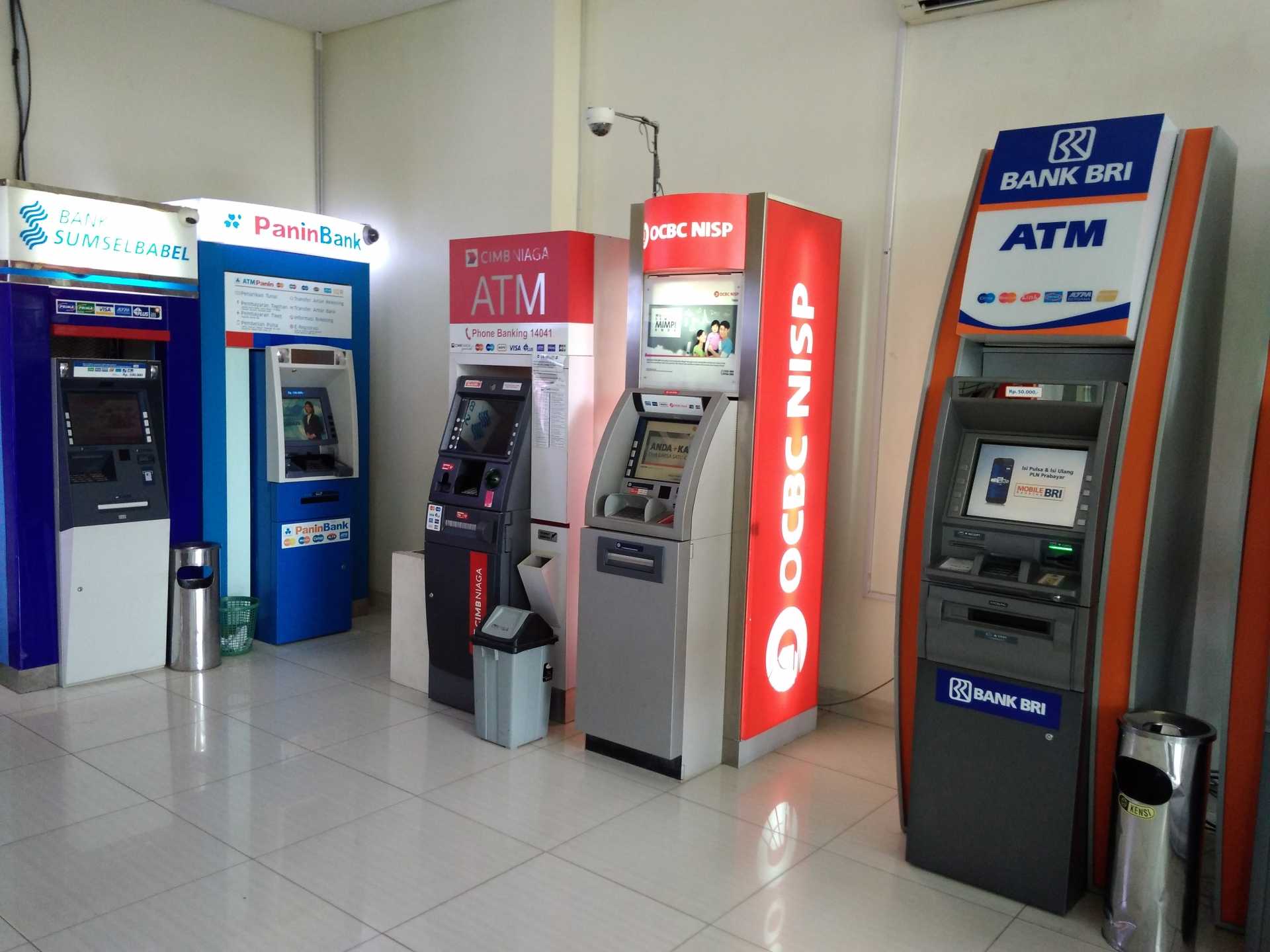 Trik Menghindari Biaya Tersembunyi Saat Gunakan Layanan Bank